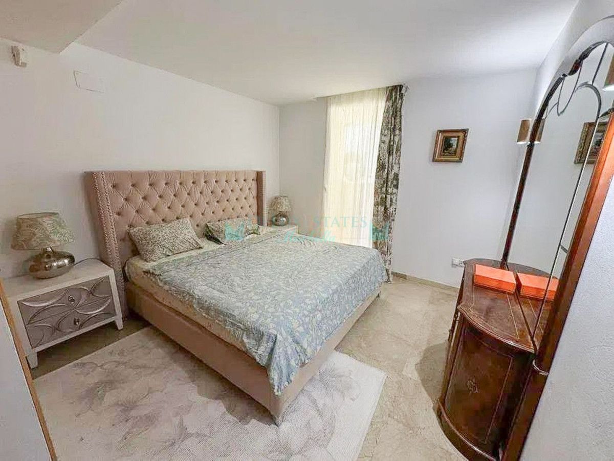 Ground Floor Apartment for sale in Benahavis