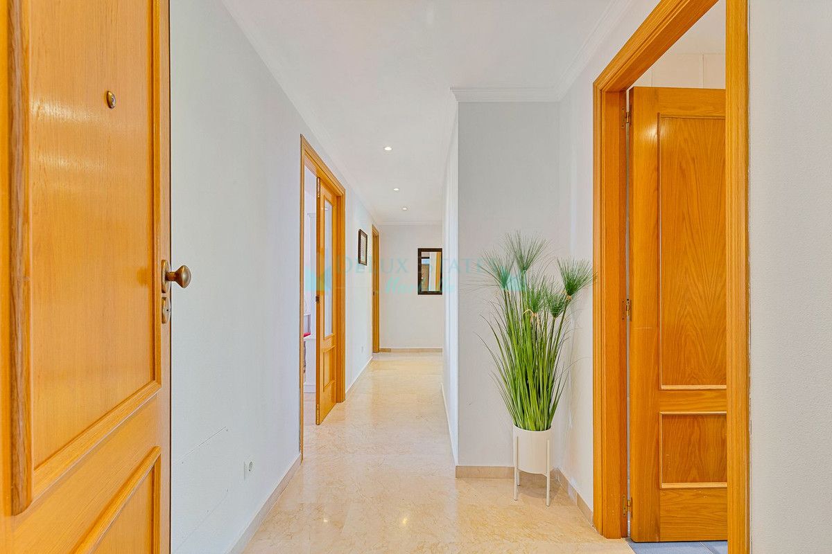 Apartment for sale in Estepona