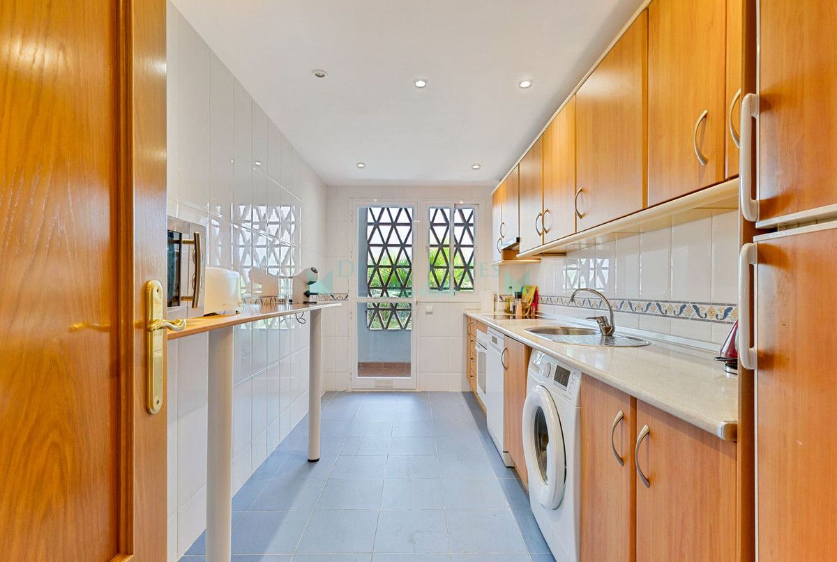 Apartment for sale in Estepona