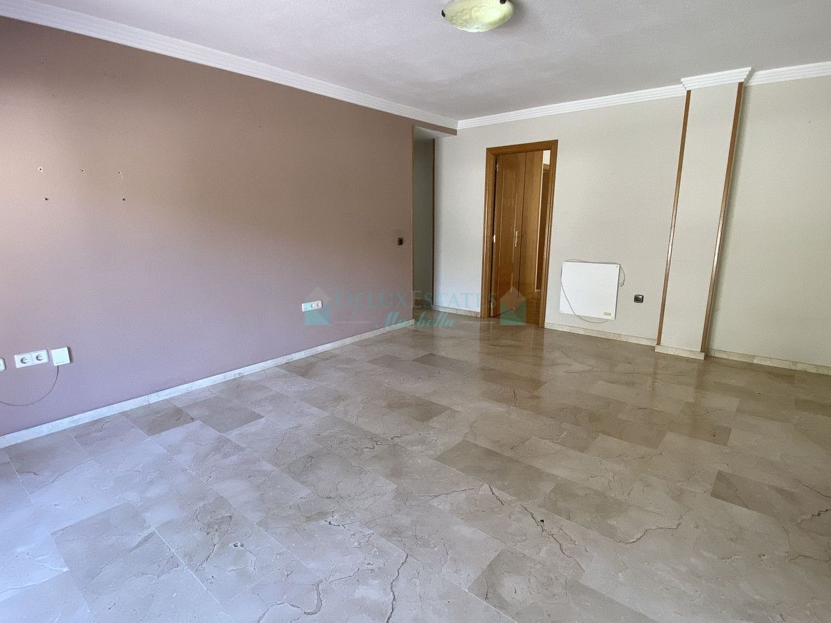 Apartamento en venta en Benahavis