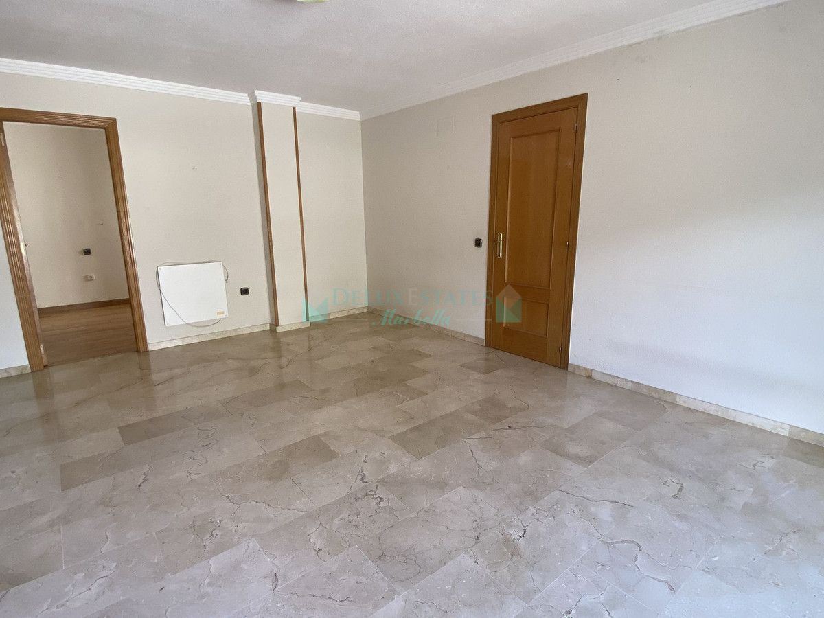 Apartamento en venta en Benahavis