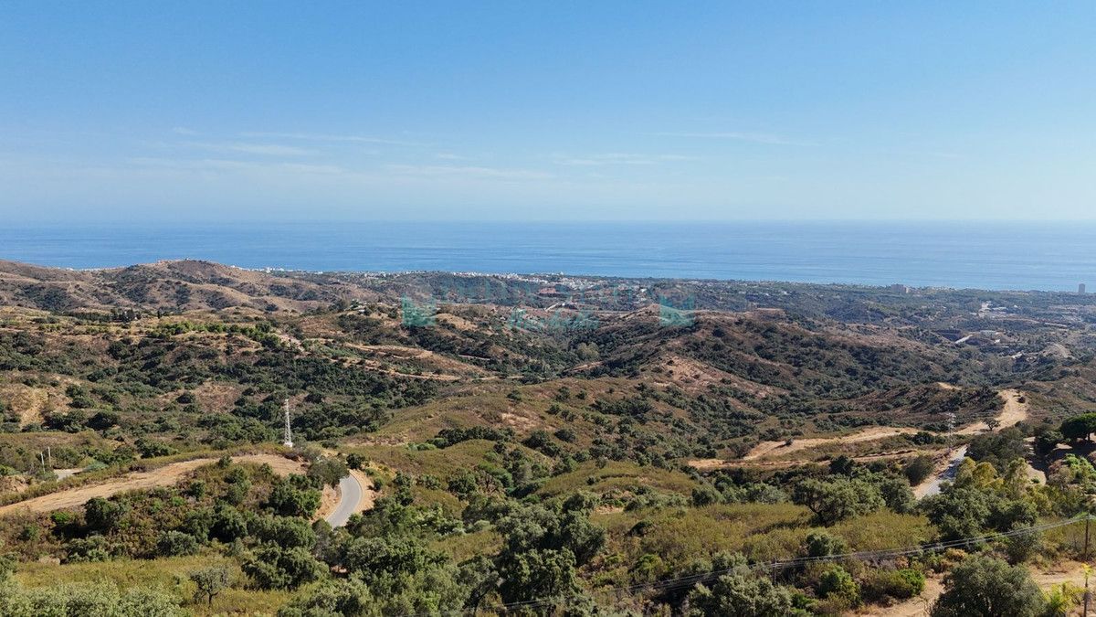 Plot for sale in La Mairena, Marbella East