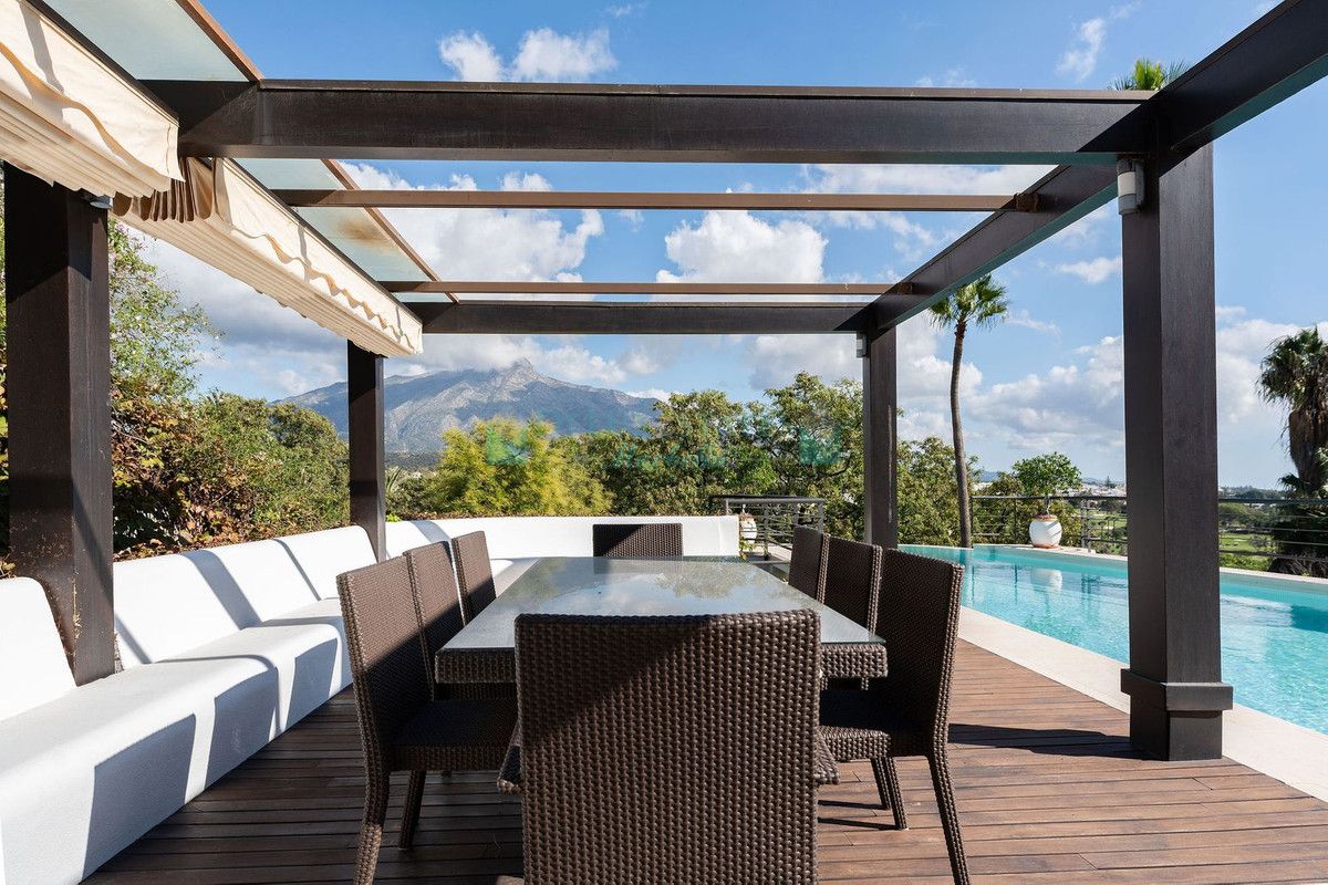 Villa for sale in Nueva Andalucia