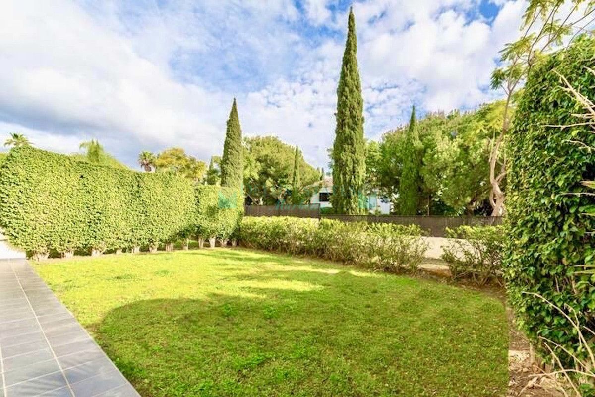 Ground Floor Apartment for sale in Los Flamingos, Benahavis