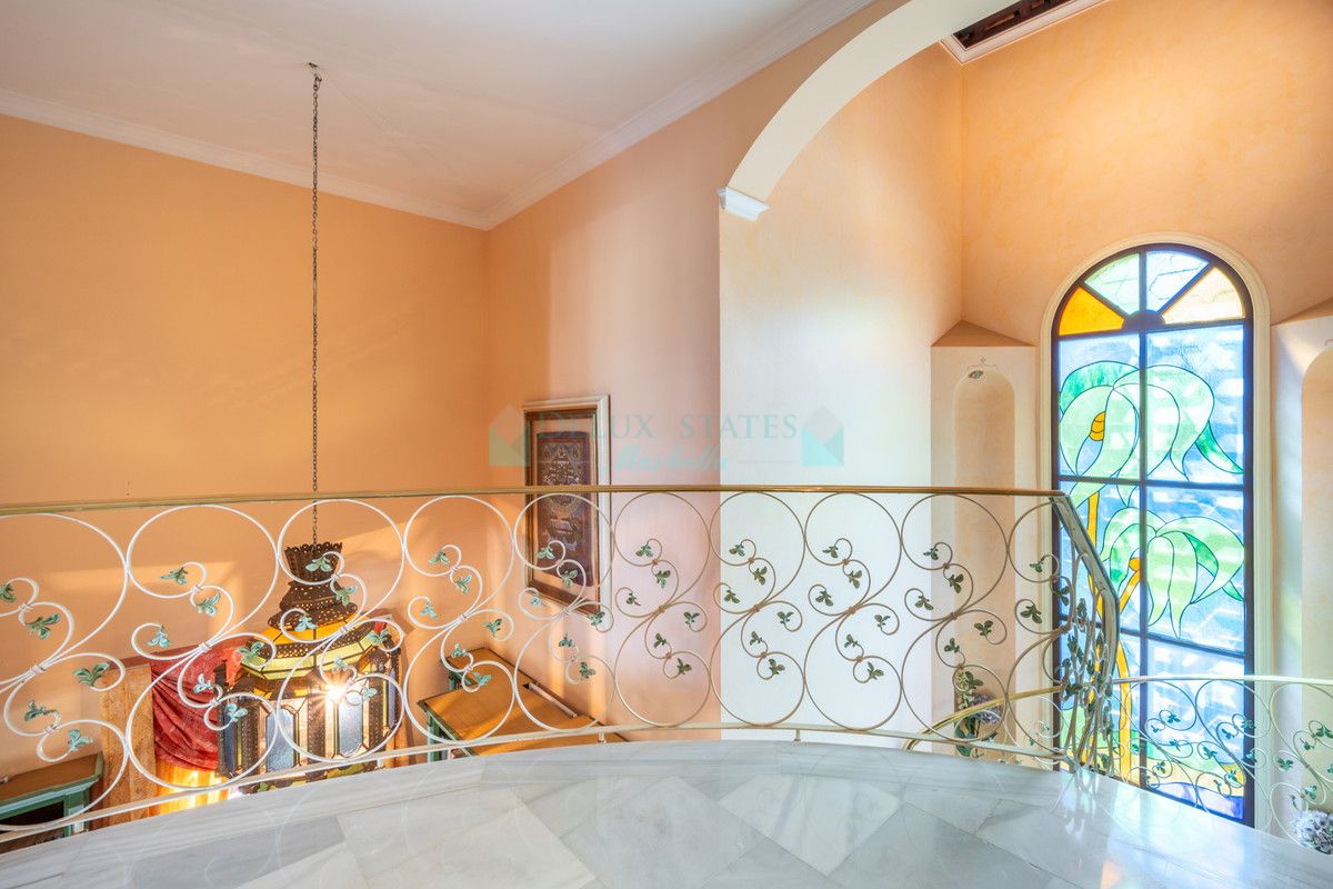 Villa for sale in Estepona