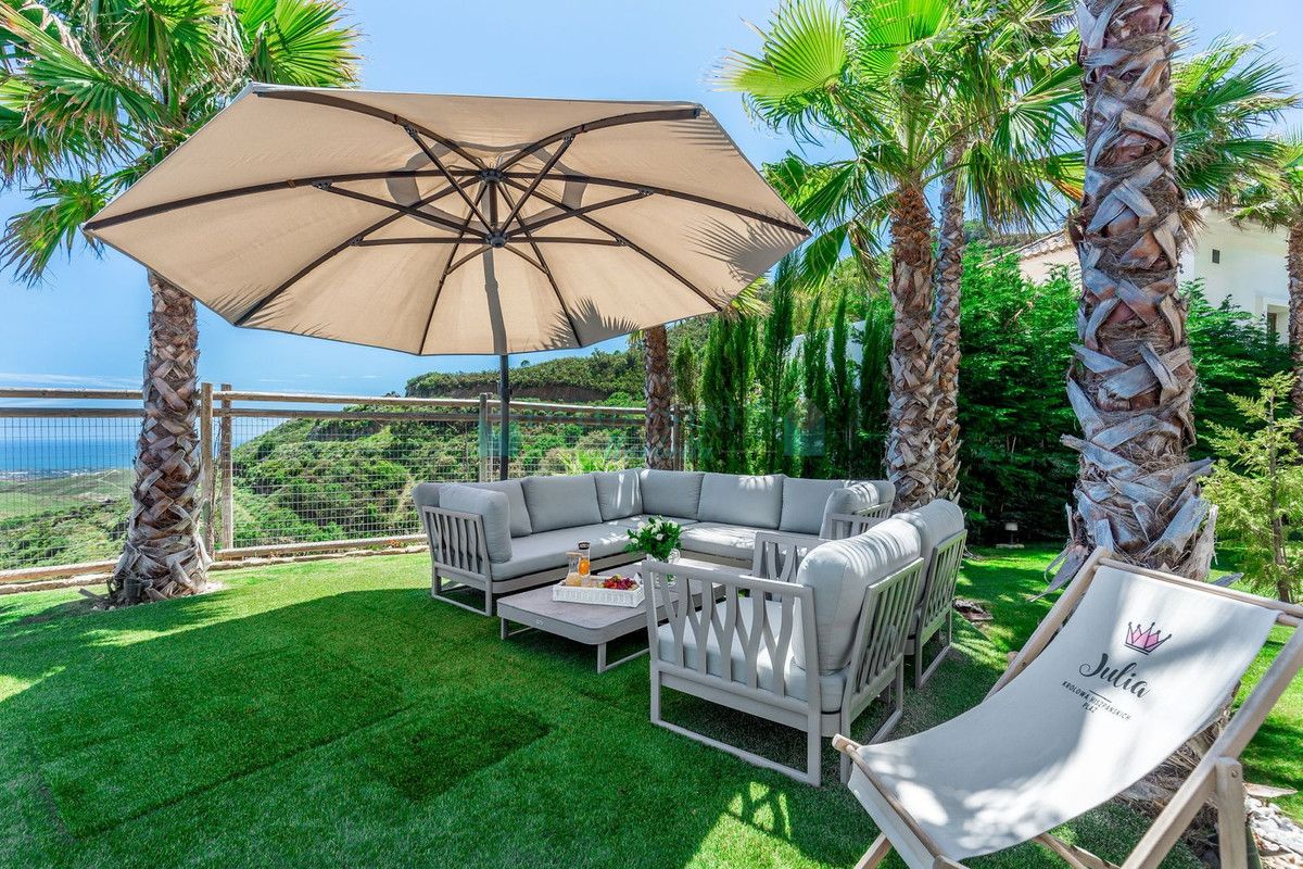 Villa for sale in Benahavis