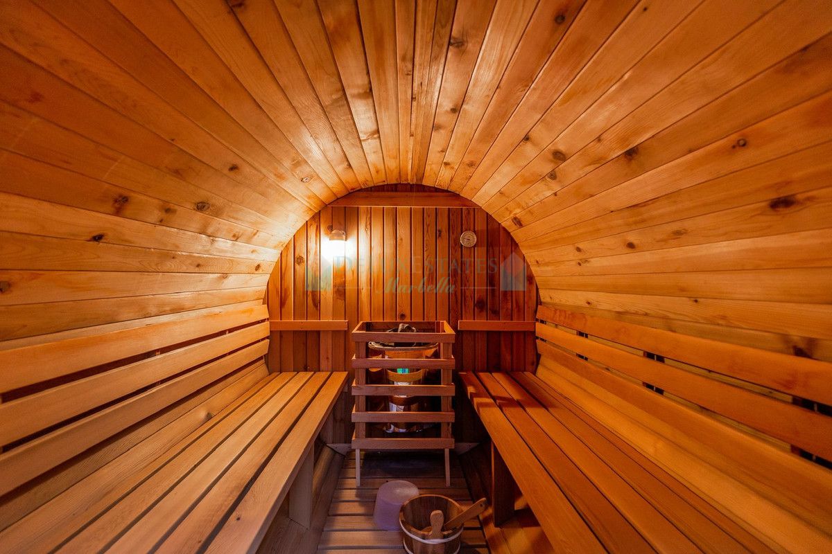 Villa for sale in Benahavis