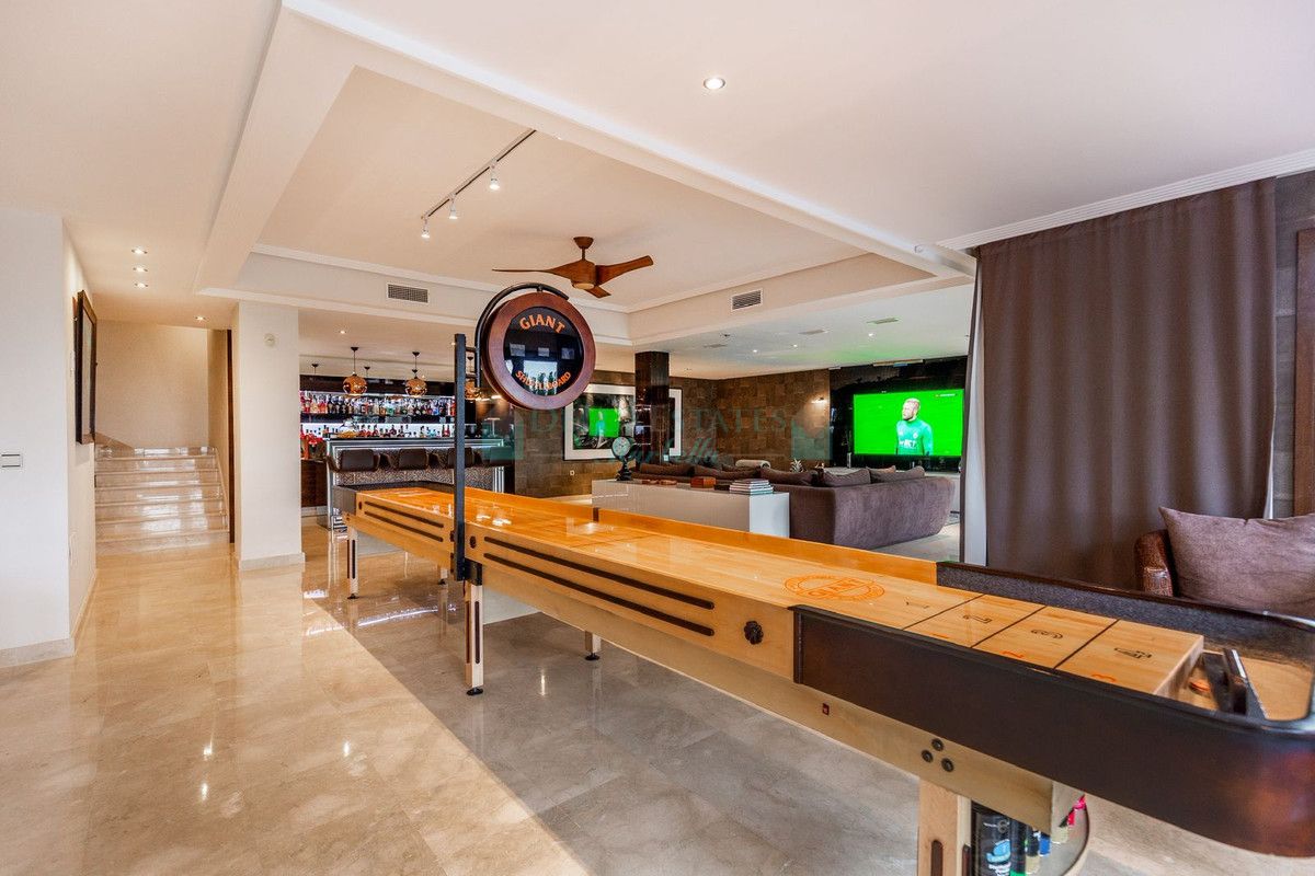 Villa for sale in Benahavis