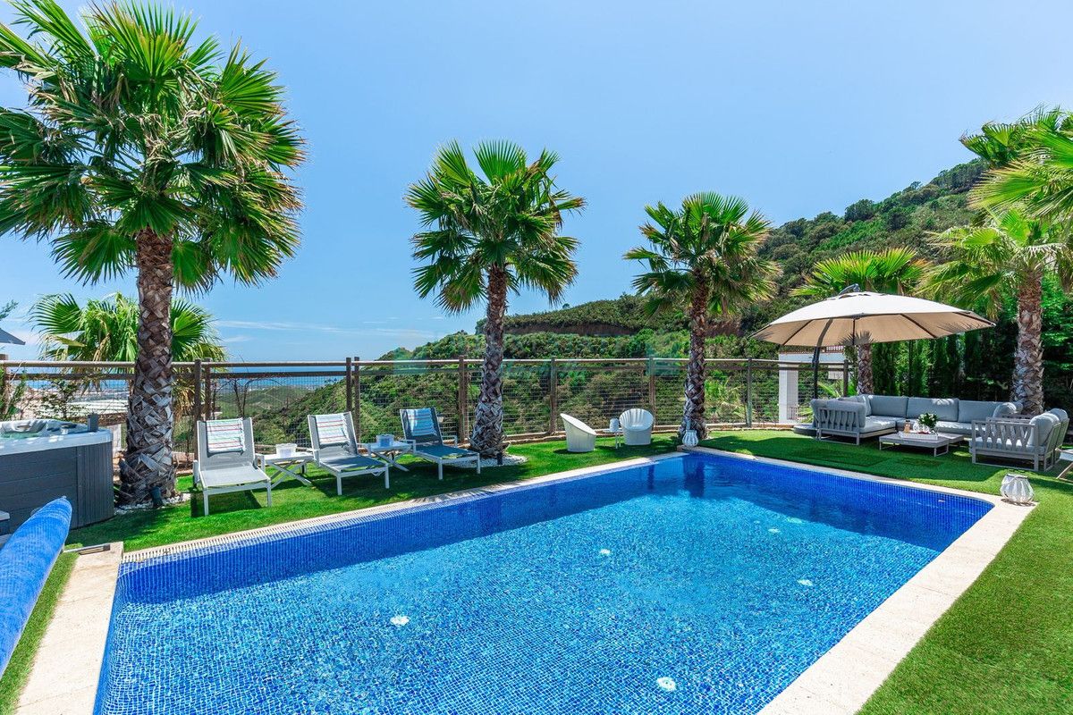 Villa for sale in Benahavis