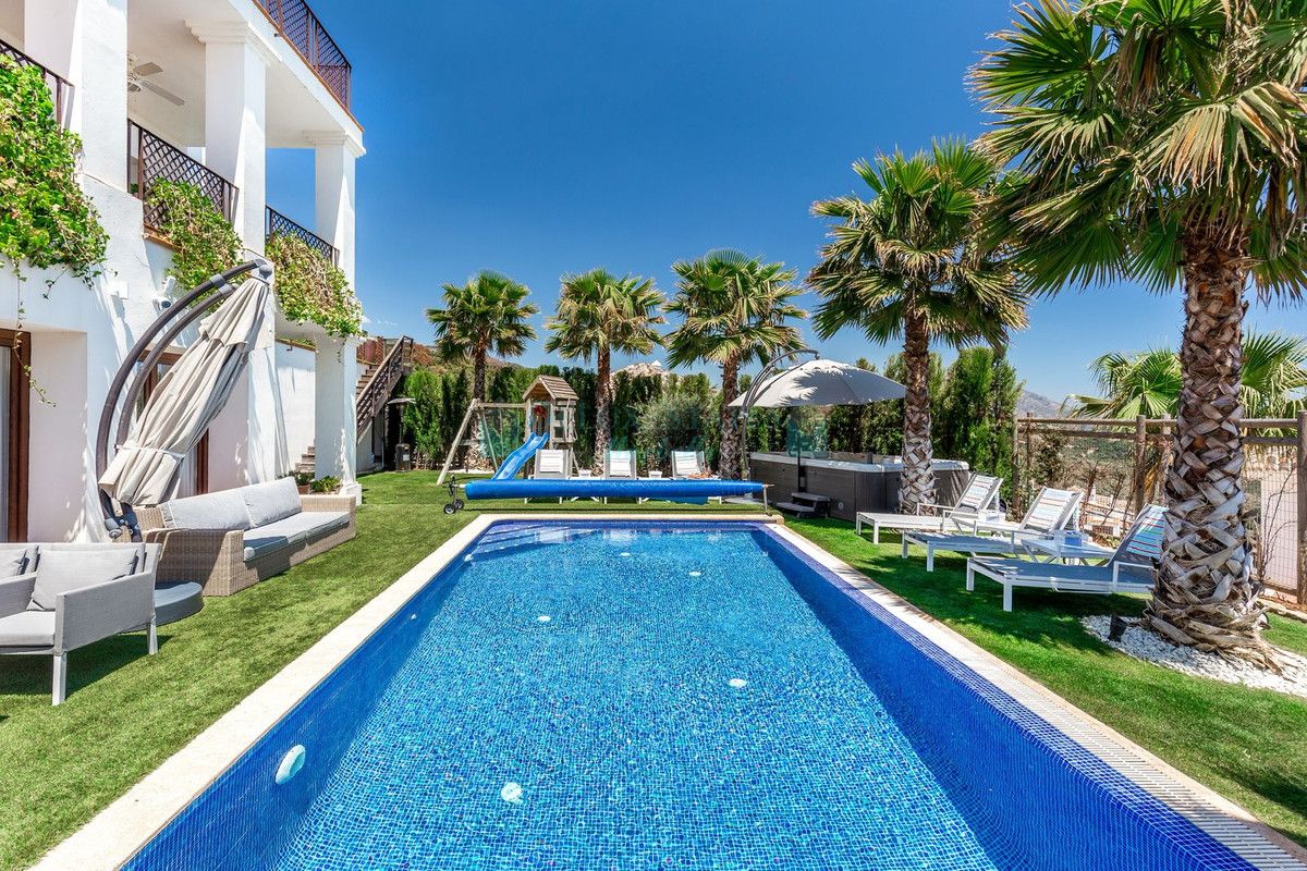 Villa for sale in Benahavis