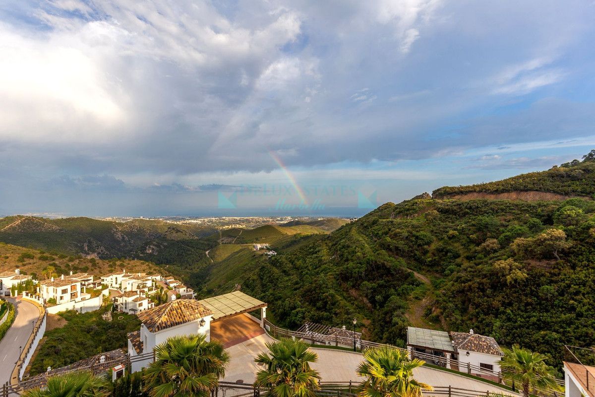 Villa for sale in Benahavis