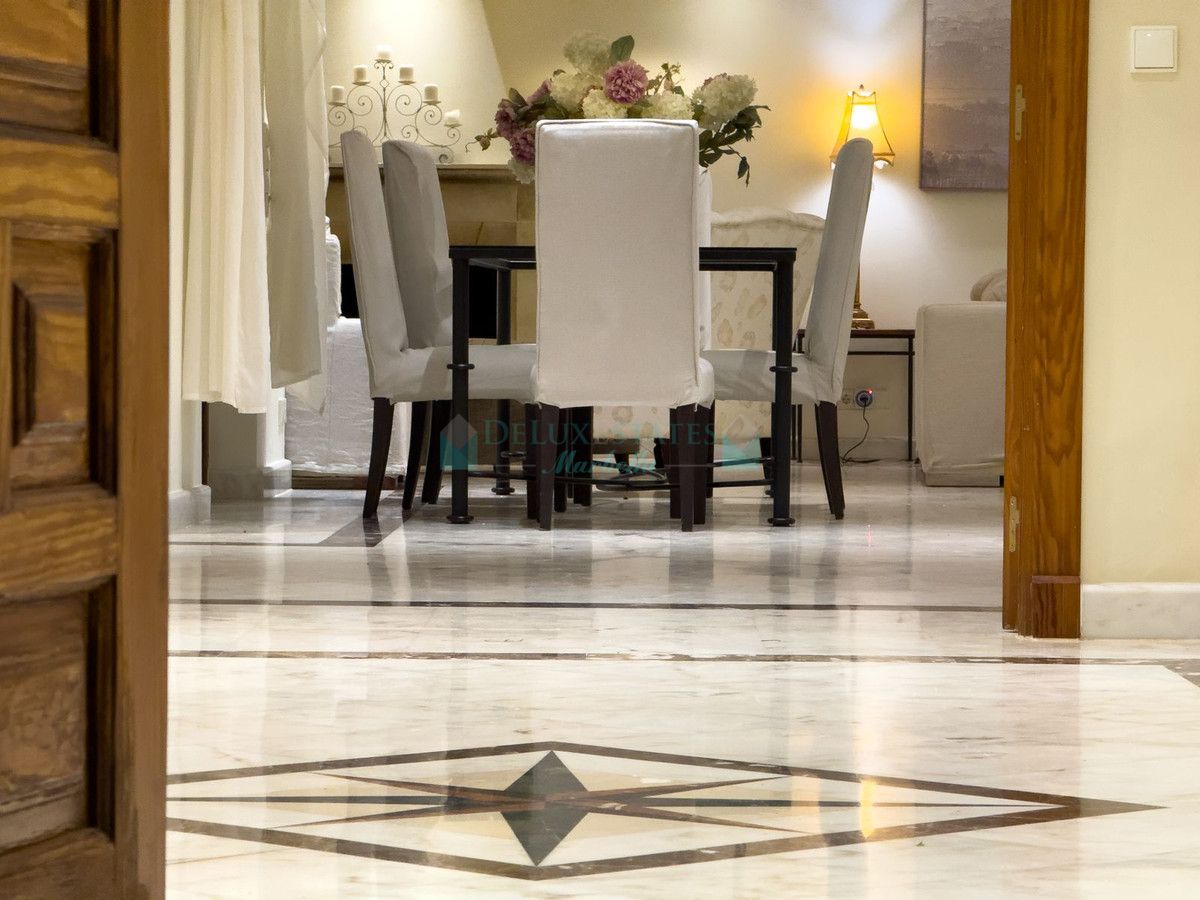 Villa for sale in El Rosario, Marbella East