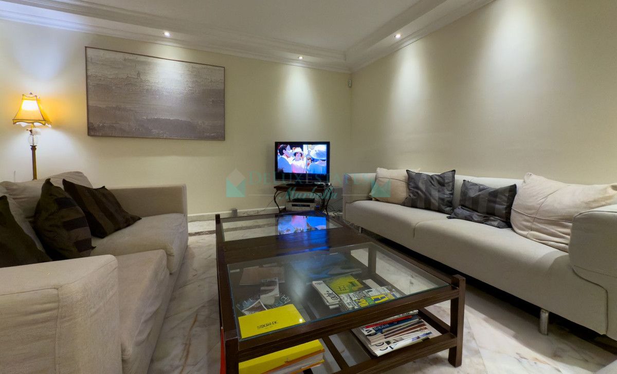 Villa for sale in El Rosario, Marbella East