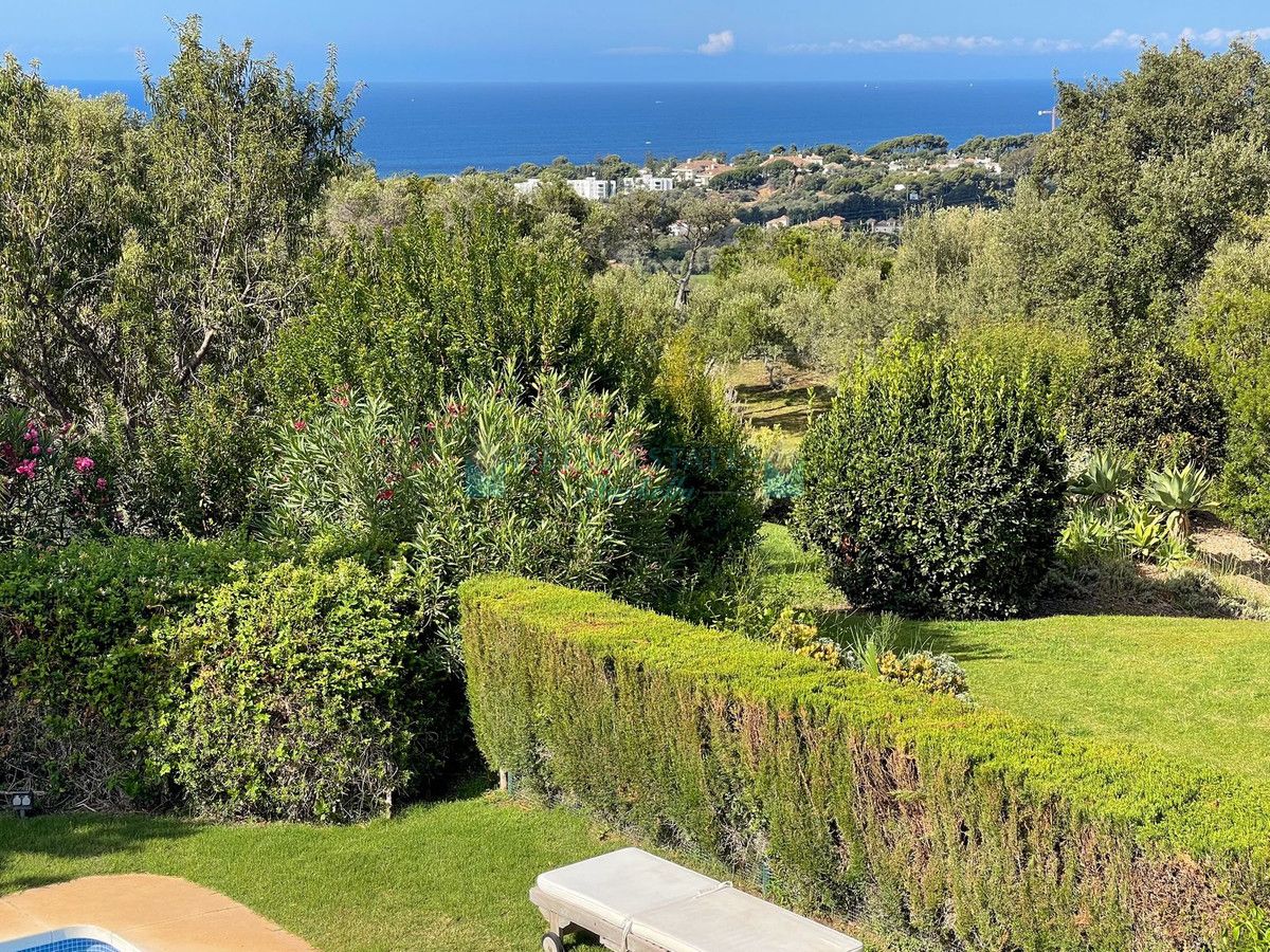 Villa for sale in El Rosario, Marbella East