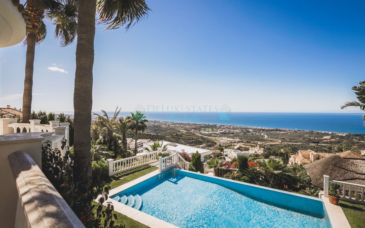 Villa for sale in Los Altos de los Monteros, Marbella East