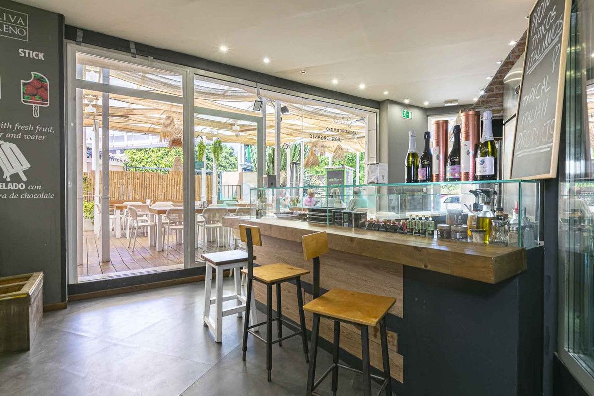 Bar for sale in Nueva Andalucia