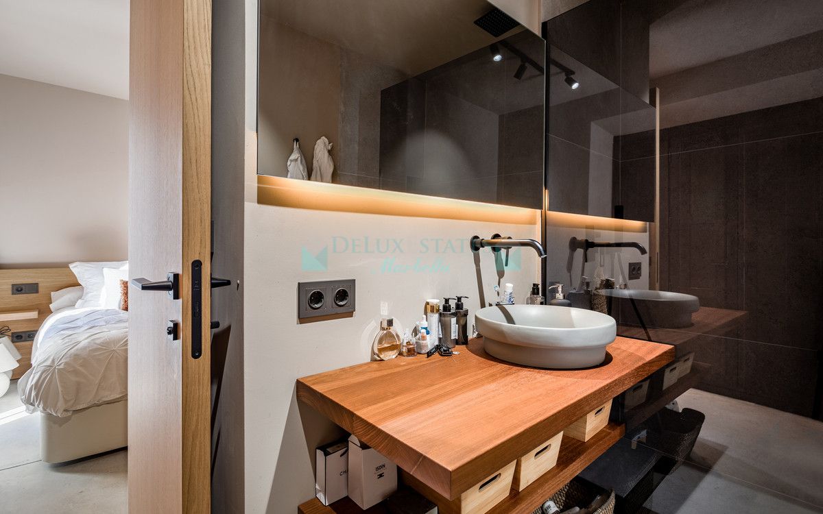 Town House for sale in Nueva Andalucia