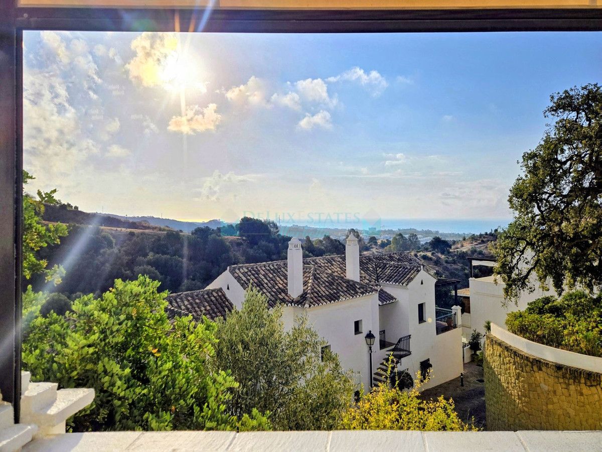 Ático en venta en Los Altos de los Monteros, Marbella Este