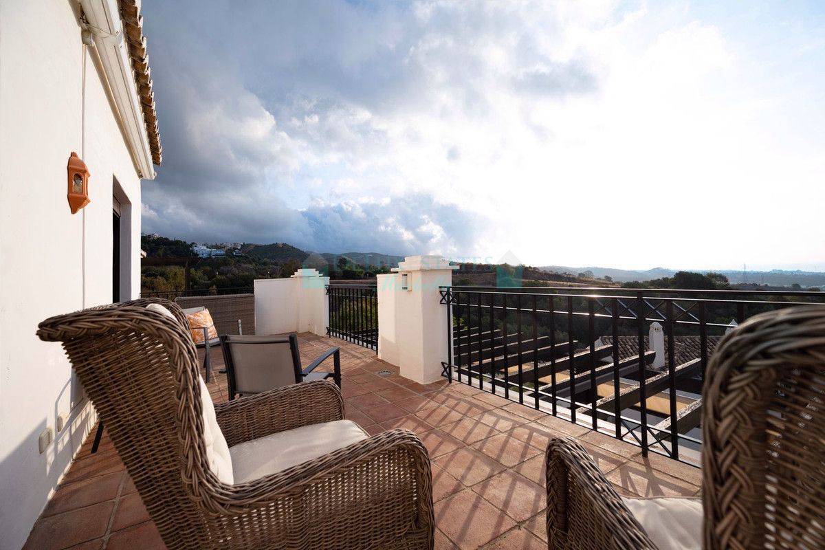 Ático en venta en Los Altos de los Monteros, Marbella Este
