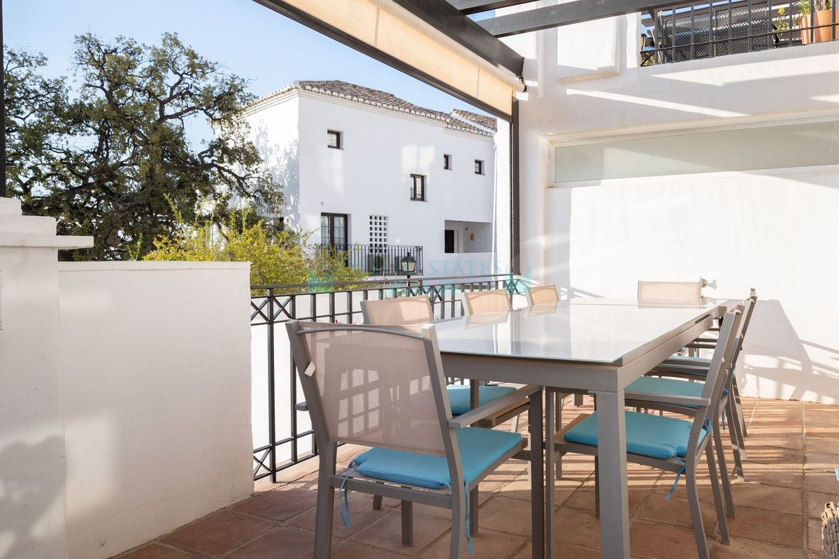 Ático en venta en Los Altos de los Monteros, Marbella Este