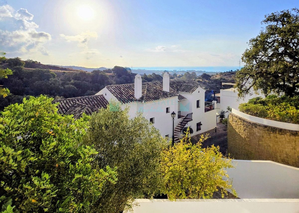 Ático en venta en Los Altos de los Monteros, Marbella Este