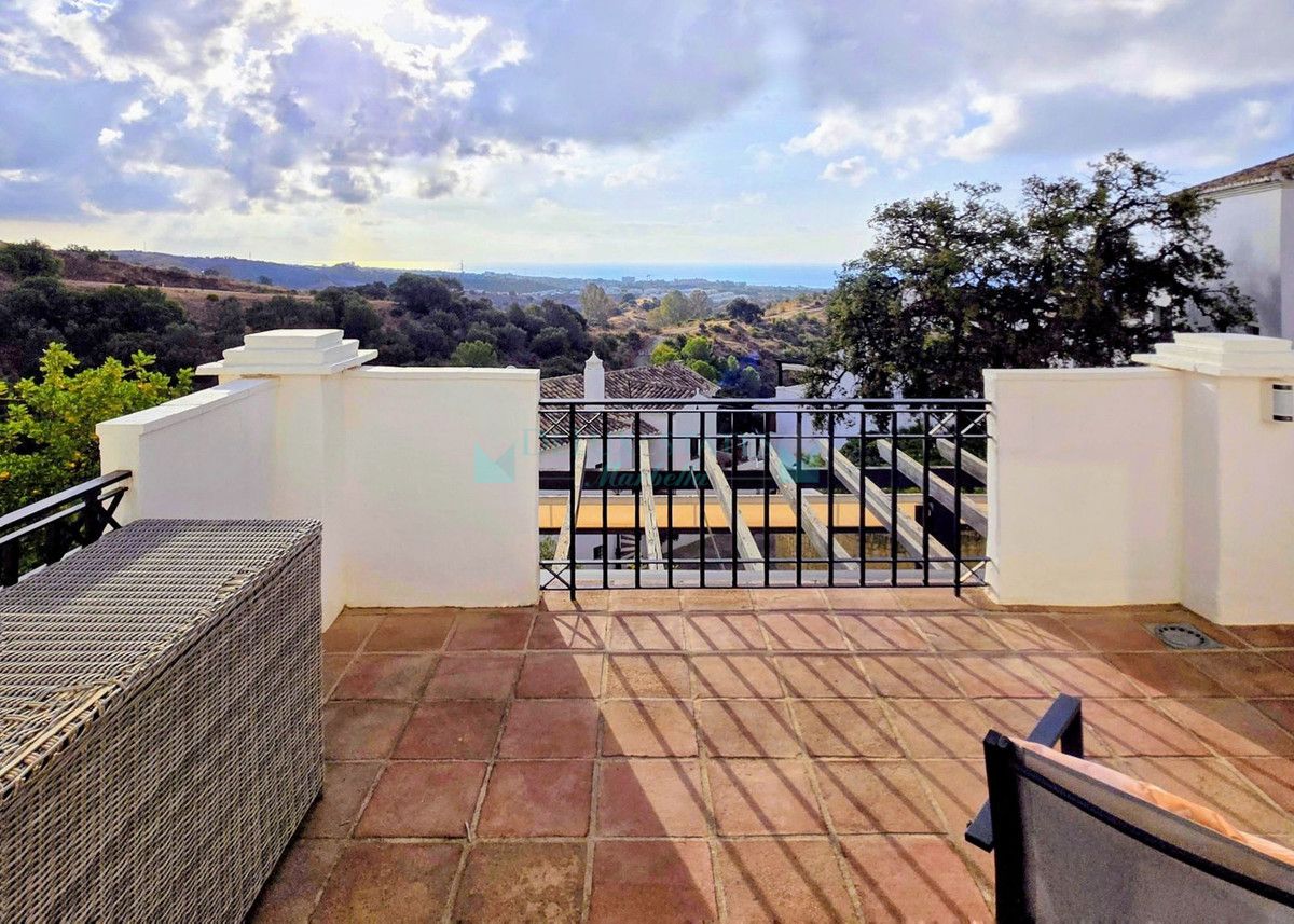 Ático en venta en Los Altos de los Monteros, Marbella Este