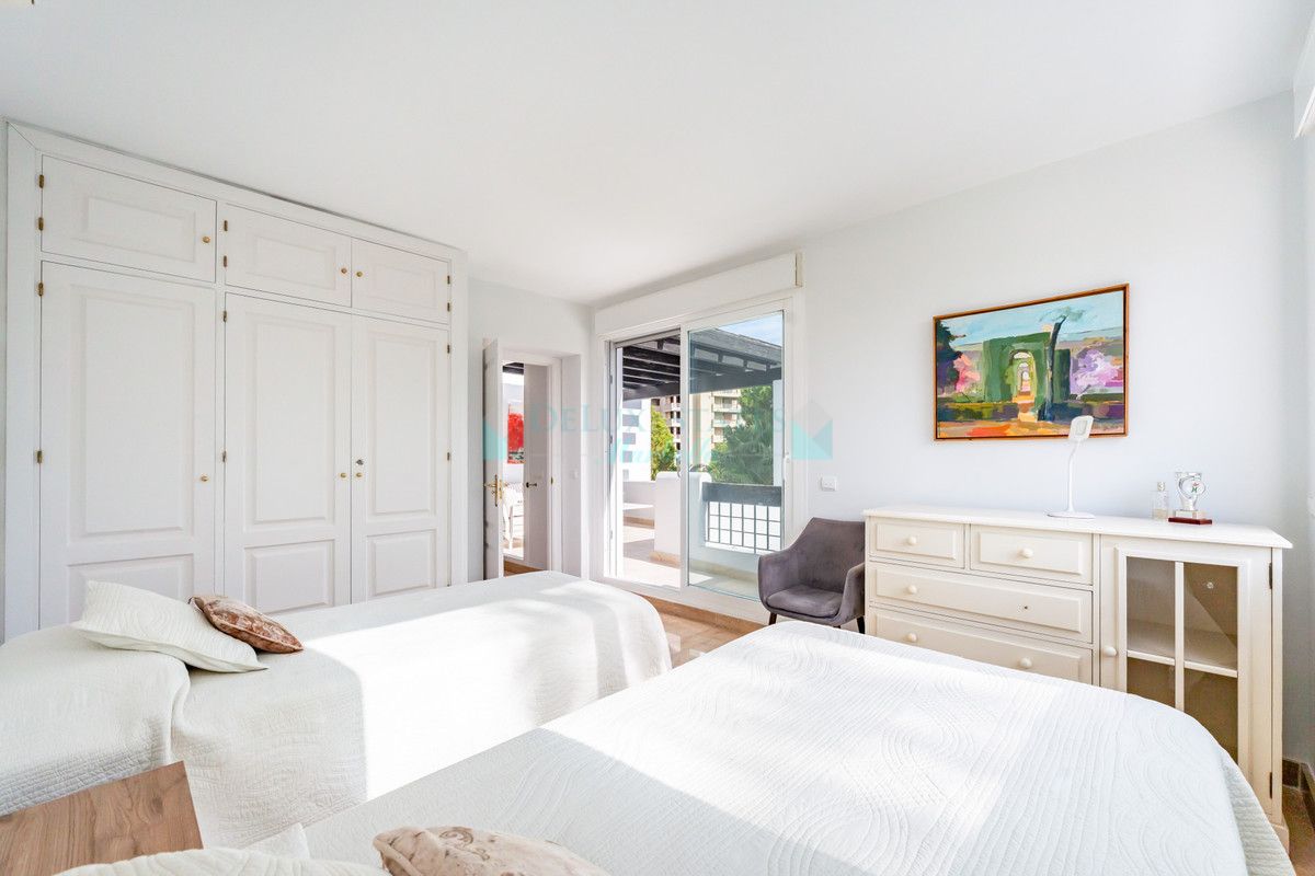 Apartamento en venta en Rio Real, Marbella Este