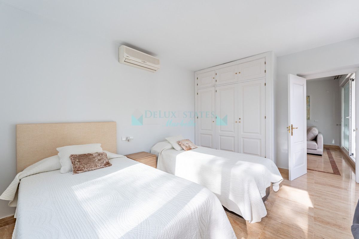 Apartamento en venta en Rio Real, Marbella Este