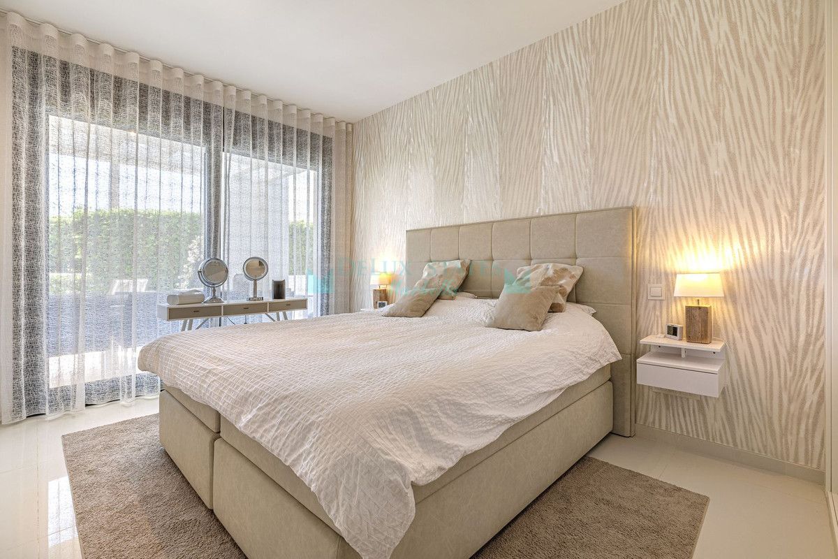 Ground Floor Apartment for sale in Atalaya, Estepona