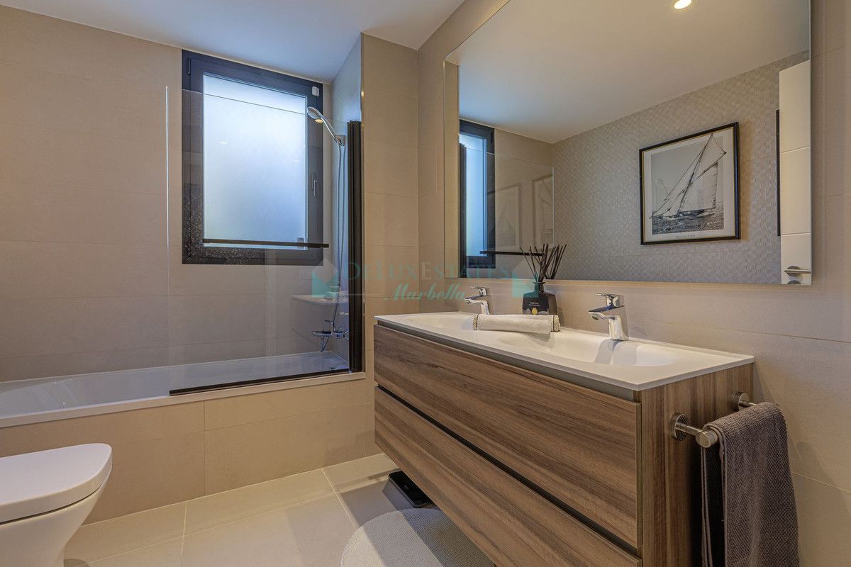 Ground Floor Apartment for sale in Atalaya, Estepona