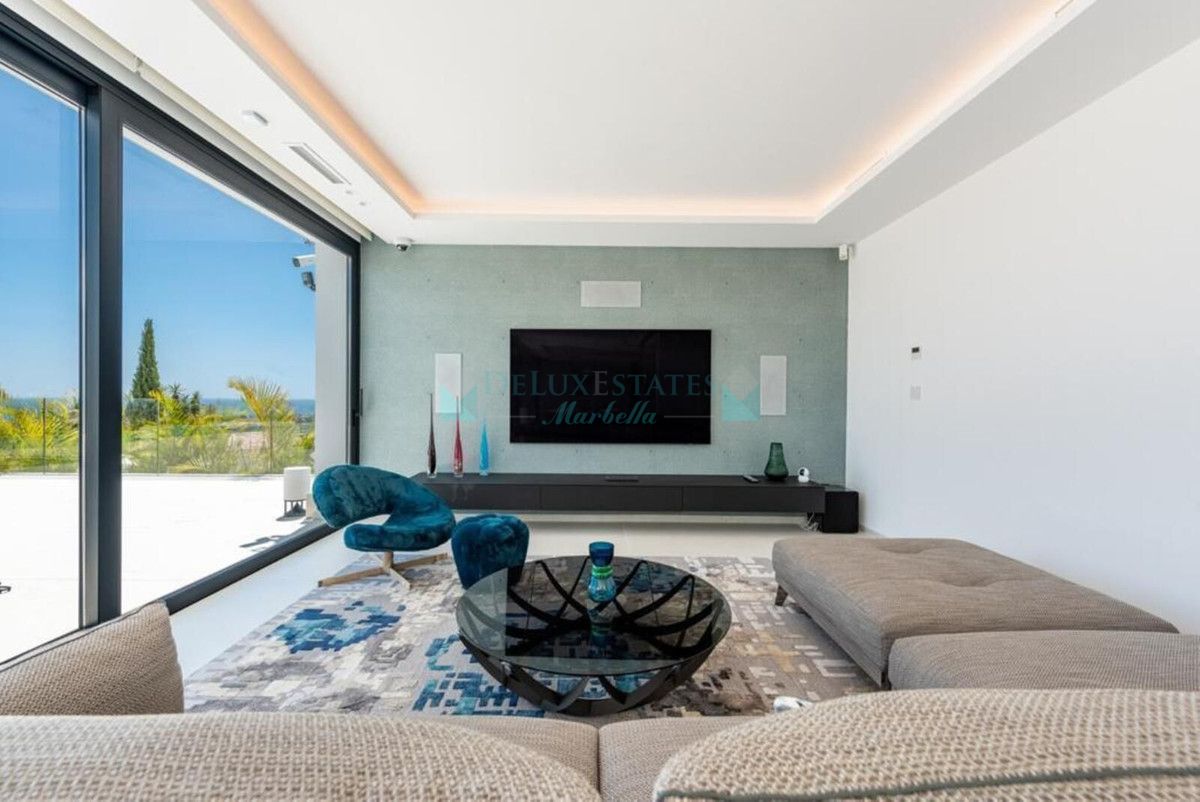 Villa for sale in Benahavis