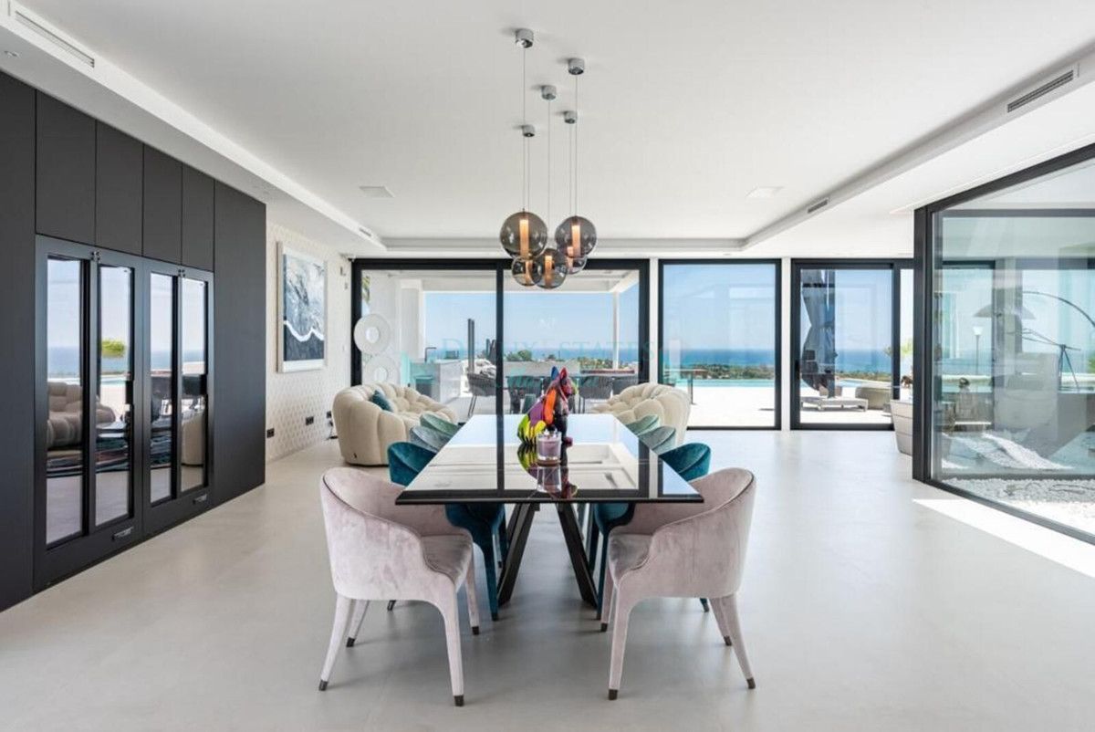 Villa for sale in Benahavis