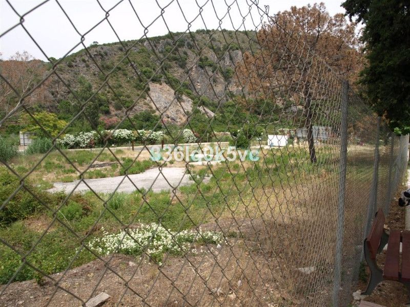 Industrial Land for sale in Benahavis