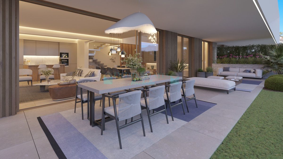 Villa Pareada en venta en El Paraiso, Estepona