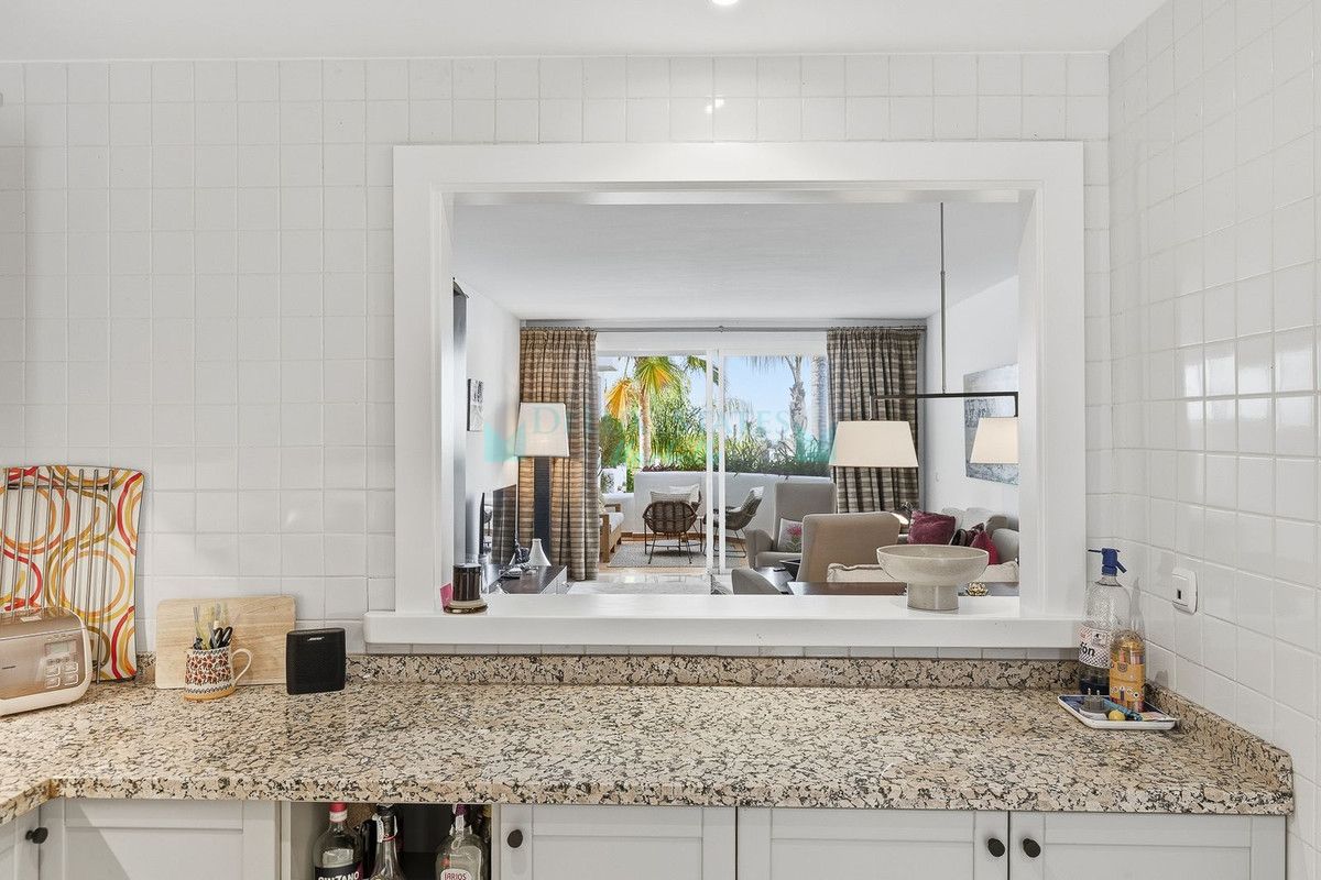 Ground Floor Apartment for sale in Nueva Andalucia