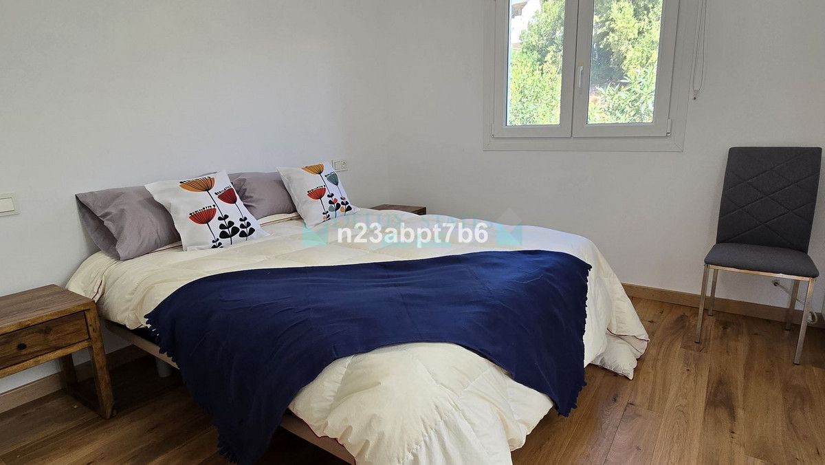 Town House for sale in Istan