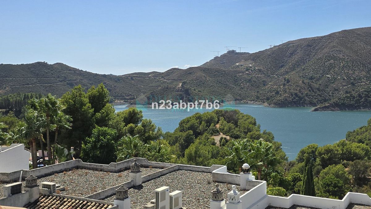 Town House for sale in Istan