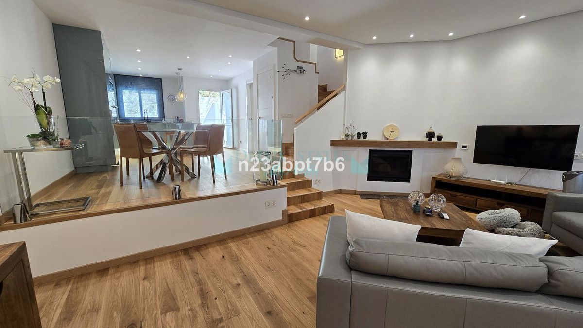 Town House for sale in Istan