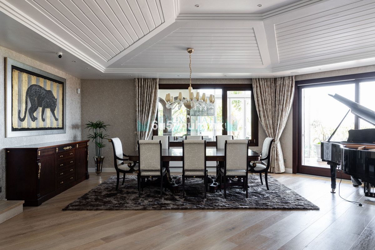 Villa for sale in Hacienda las Chapas, Marbella East