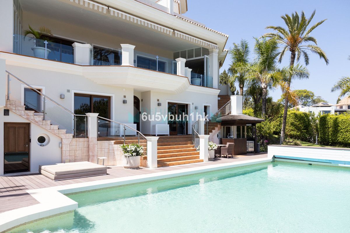 Villa for sale in Hacienda las Chapas, Marbella East