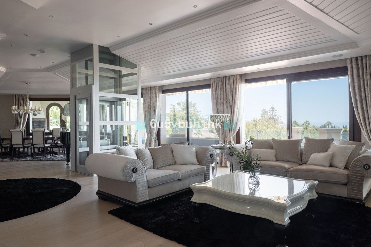 Villa for sale in Hacienda las Chapas, Marbella East
