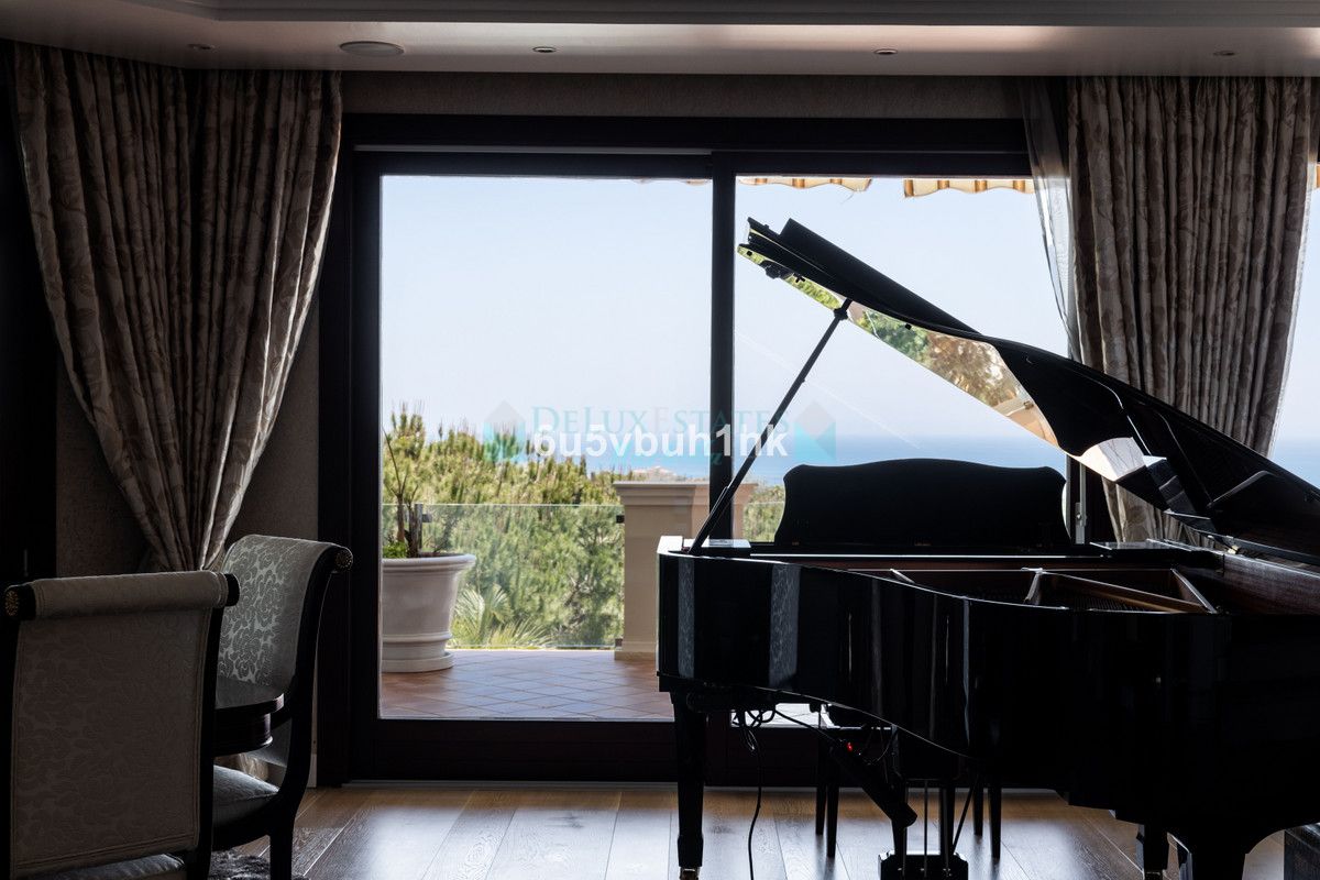 Villa for sale in Hacienda las Chapas, Marbella East