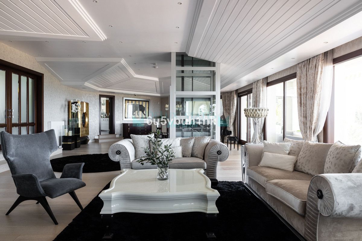 Villa for sale in Hacienda las Chapas, Marbella East