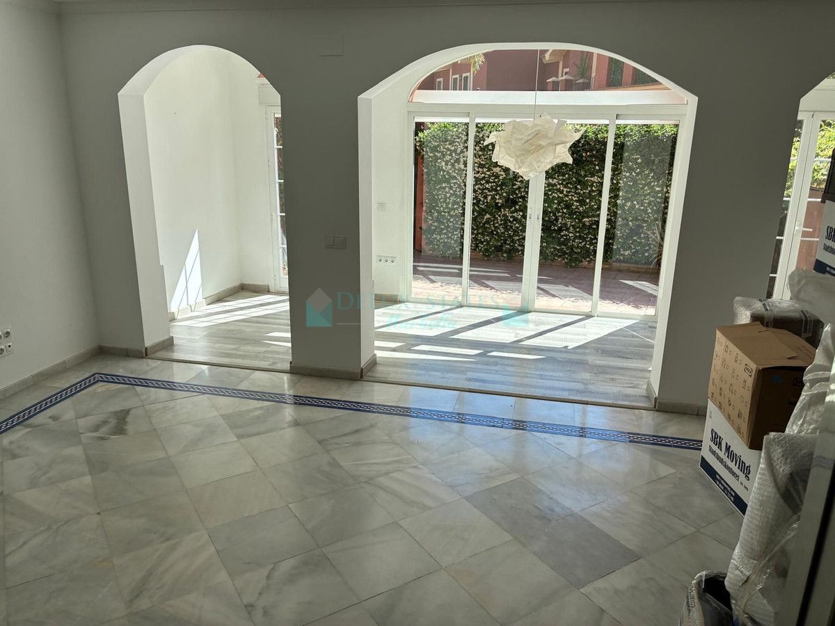 Semi Detached Villa for rent in Guadalmina Alta, San Pedro de Alcantara