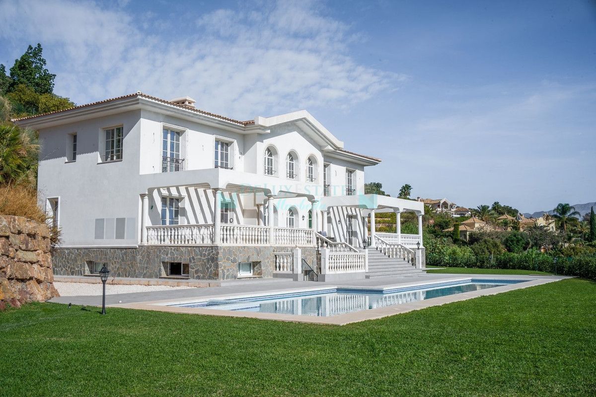 Villa for sale in Benahavis