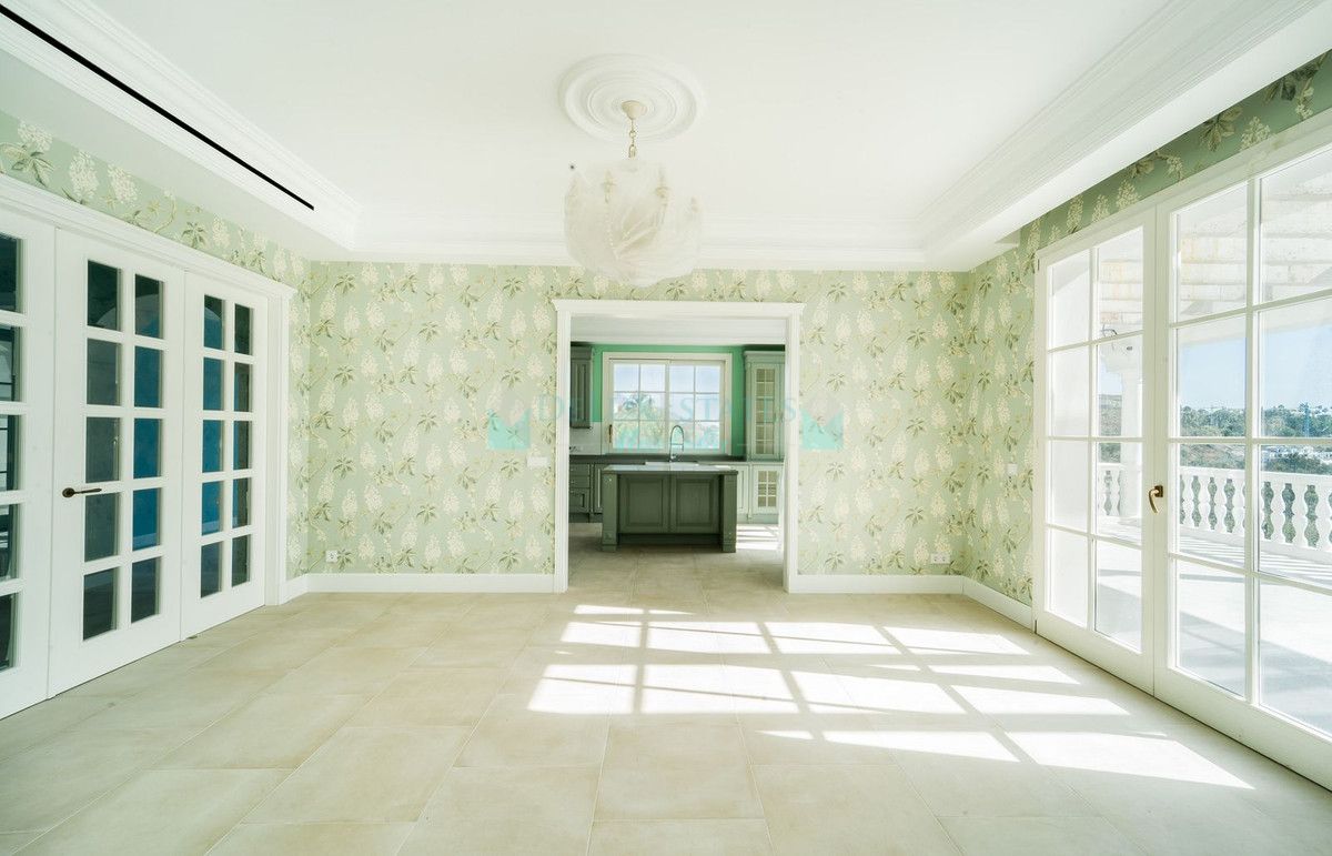 Villa for sale in Benahavis