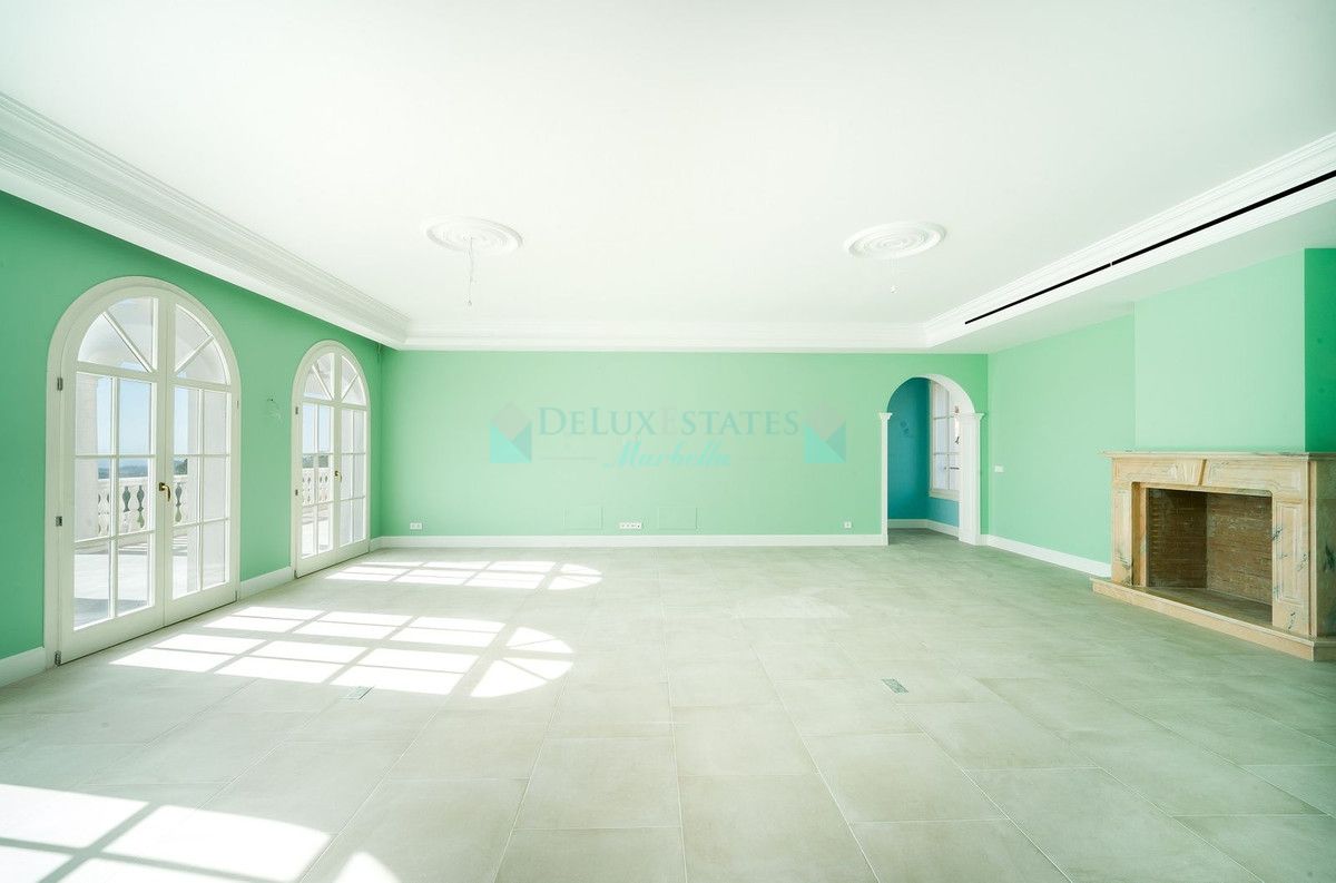 Villa for sale in Benahavis