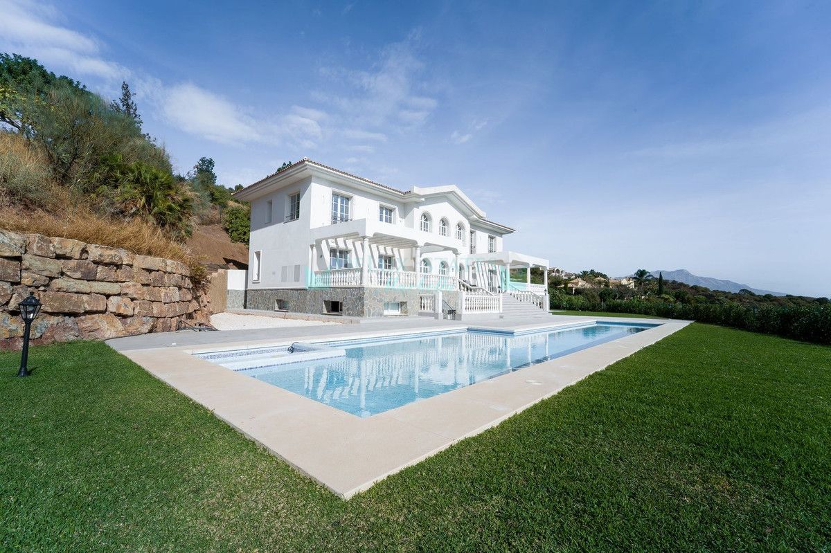 Villa for sale in Benahavis
