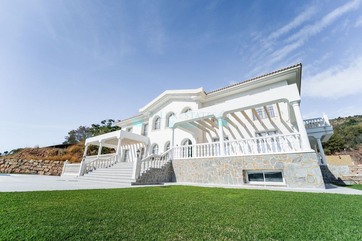 Villa for sale in Benahavis