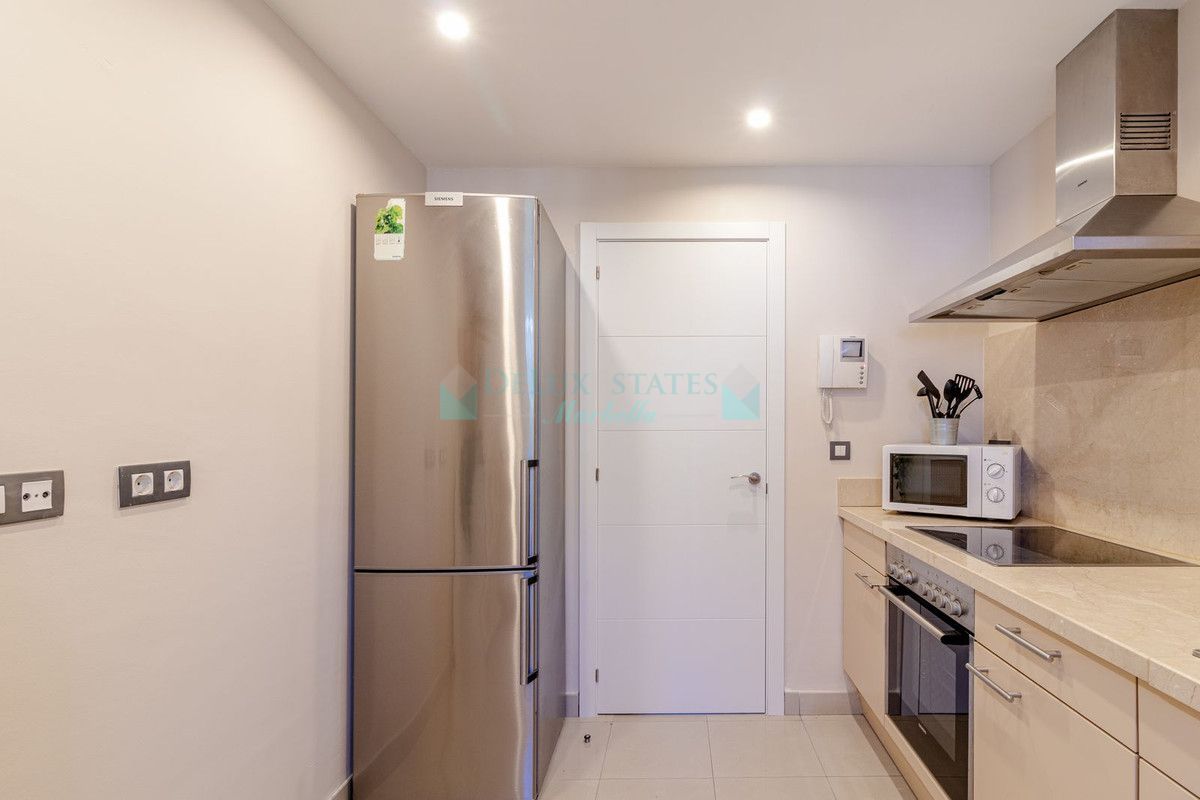 Ground Floor Apartment for sale in El Paraiso, Estepona